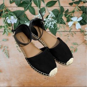 Black Old Navy Sandals